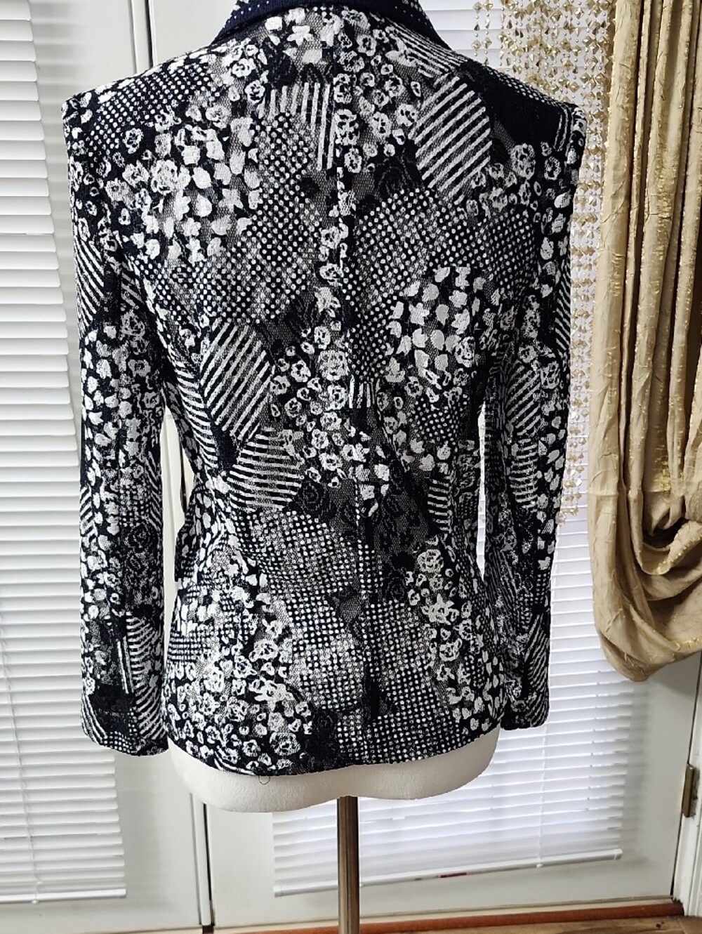 Black & White Patterned Women's Button-Up Top - Picture 4 of 5